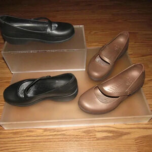 CROCS Mary Jane Comfort Flats Bundle of 2-Pair Shoes (Brown and Black) Size W9